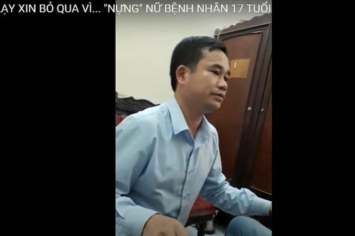 Bác sĩ bị tố sàm sỡ bệnh nhân 17 tuổi quỳ xin lỗi nạn nhân