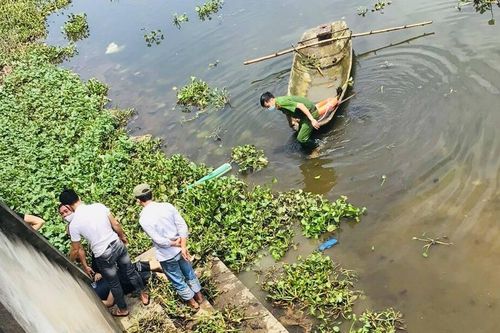Công an cùng người dân phối hợp cứu thành công nam thanh niên nhảy cầu tự tử