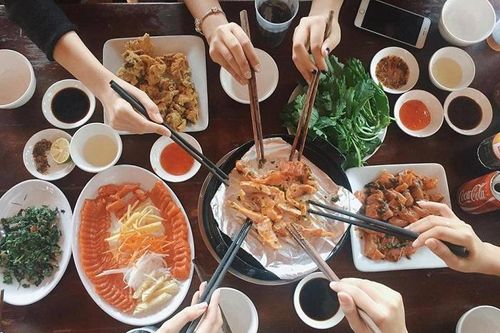Cách hữu hiệu phòng chống và xử lý ngộ độc thực phẩm khi đi du lịch