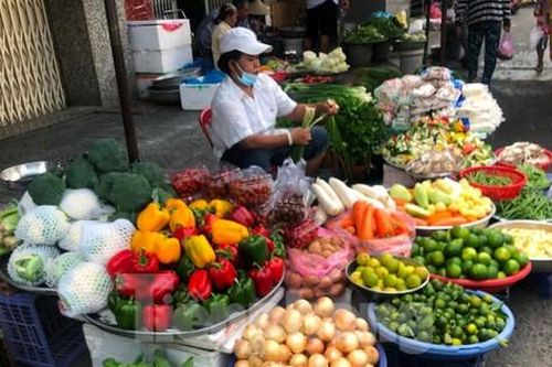 Rau củ, trái cây TPHCM 'đại hạ giá' dịp nghỉ lễ