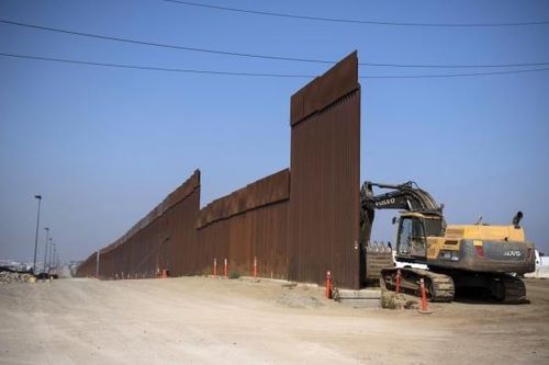 Mỹ hủy ngân sách xây tường biên giới với Mexico