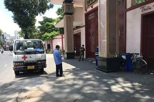Điều tra người đàn ông nằm chết trên xe xích lô