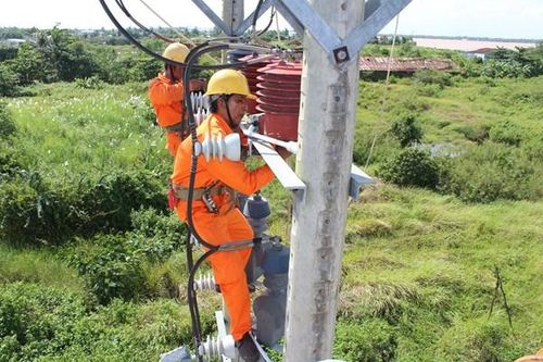 Đóng điện loạt trạm biến áp chống quá tải mùa nắng nóng