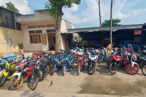 Bắt giữ hàng chục thanh niên chạy xe rú ga, pẹt pô và lạng lách