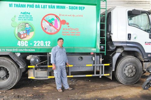 Đôi tay khéo léo của người thợ cơ khí
