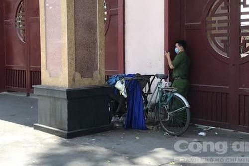 Điều tra người đàn ông nằm chết trên xe xích lô ở Sài Gòn