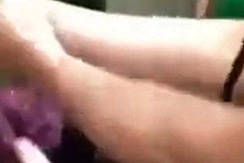 Thông tin bất ngờ vụ người phụ nữ cắn tay cảnh sát rồi hỏi 'có biết là ai không'