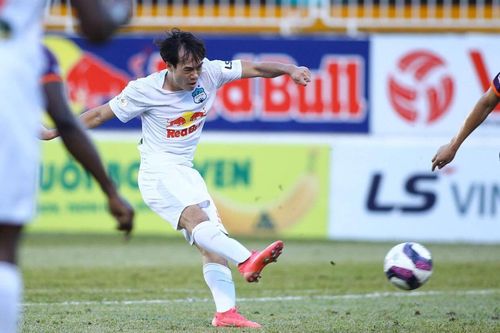HAGL bị chặn mạch thắng, Hà Nội FC 'giải hạn'