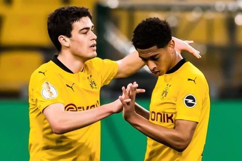 Cầu thủ 17 và 18 tuổi đưa Dortmund vào chung kết