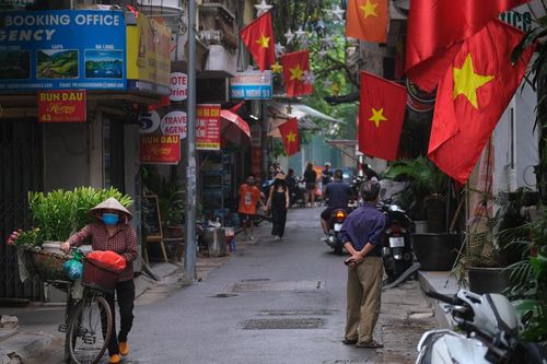 Đường phố Hà Nội bình yên, không cảnh bon chen ngày nghỉ lễ