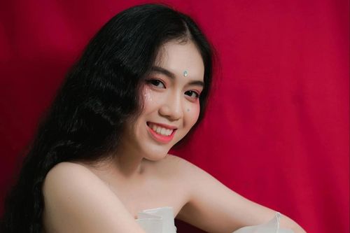 Hoa khôi ĐH Tôn Đức Thắng nổi bật với chiều cao 1,72 m