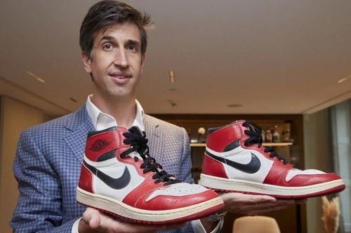 Giày sneakers hiếm trở thành xu hướng mới trên sàn đấu giá