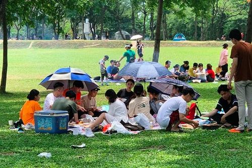 Hà Nội: Buông lỏng công tác phòng, chống dịch Covid-19 ở Công viên Yên Sở