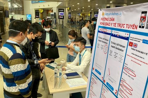 Người dân trở lại Hà Nội sau kỳ nghỉ lễ phải khai báo y tế