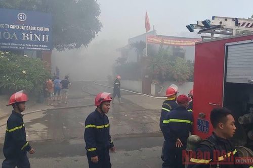Cháy kho chứa hàng bao bì tại khu công nghiệp ở Đà Nẵng