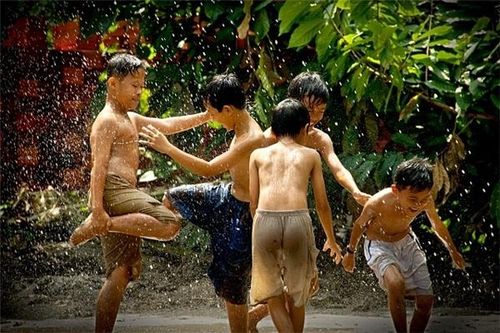 Thêm học sinh bị sét đánh tử vong: Những lưu ý đảm bảo an toàn cho trẻ