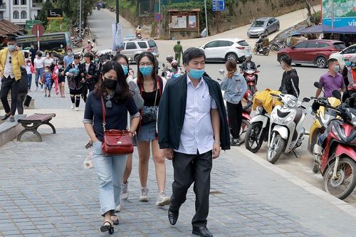 Sa Pa hỏa tốc tìm người tiếp xúc chuyên gia Trung Quốc mắc COVID-19