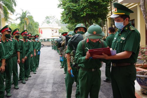 Điện Biên: Tăng cường 90 chiến sĩ chống dịch Covid-19 ở biên giới