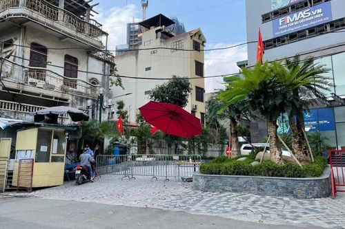 Nữ nhân viên bar Sunny dương tính COVID-19, phong tỏa khẩn cấp chung cư ở Hà Nội