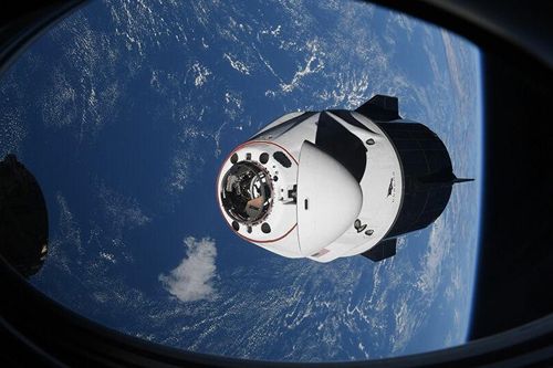 Tàu SpaceX đưa 4 phi hành gia trên ISS trở về Trái Đất
