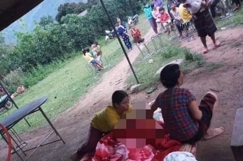 Quảng Trị: 6 học sinh đang đá bóng ở sân trường, 1 em bị sét đánh tử vong