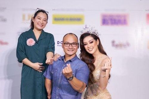 Khánh Vân quỳ gối chụp với người khuyết tật, fan cảm kích muốn đón cô ở sân bay Mỹ