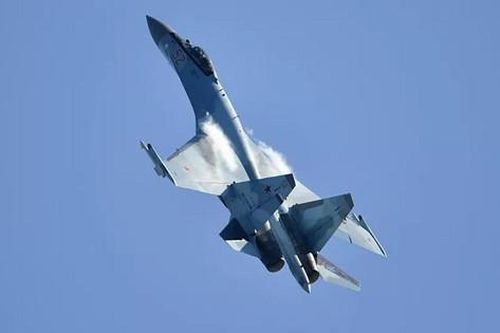 'Vua tác chiến' Su-35 của Nga vượt trội 'chim ăn thịt' F-22