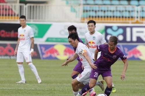 Bình Dương chặn đứng chuỗi toàn thắng của HAGL và Kiatisuk
