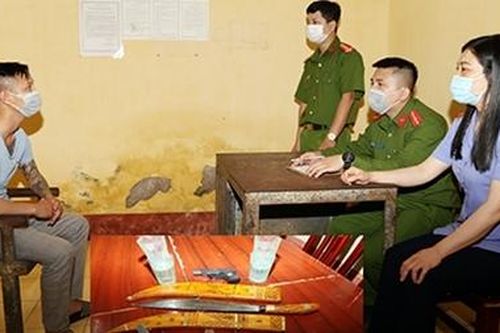 Giám đốc cùng 7 nhân viên mang đao đi giải quyết mâu thuẫn