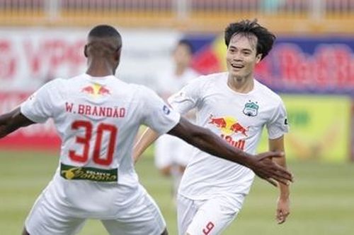 Văn Toàn dẫn đầu trong danh sách cây săn bàn tại V.league