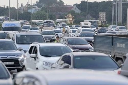 Cao tốc Pháp Vân - Cầu Giẽ: Dòng xe như nêm nối đuôi nhau