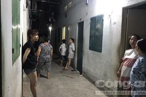 Tự xưng là đại ca mới ra tù thách cả dãy trọ đánh mình, bị đâm chết