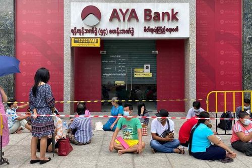 Quân đội Myanmar giảm tội cho công chức bị bắt giữ