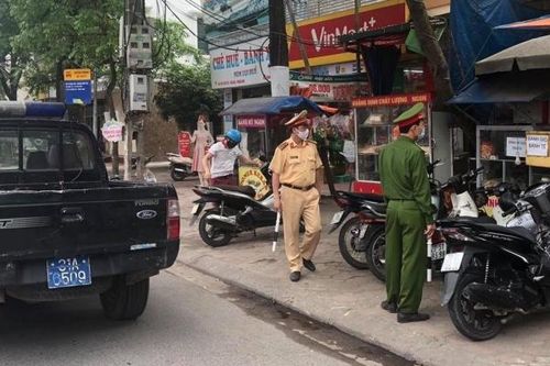 Chỉ 1 buổi sáng phạt 10 triệu đồng, xử lý hơn 50 trường hợp vi phạm phòng chống dịch
