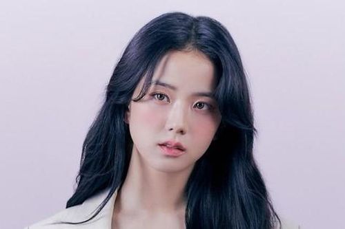 'Mái rèm cửa' của Jisoo giúp thăng hạng nhan sắc cỡ nào mà idol K-Pop ngày càng chuộng?