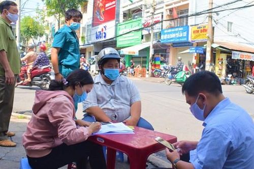 Cần Thơ: Buổi đầu ra quân, gần 20 trường hợp bị xử phạt không đeo khẩu trang