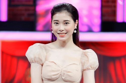 Thu Huyền rạng ngời khi dự gameshow
