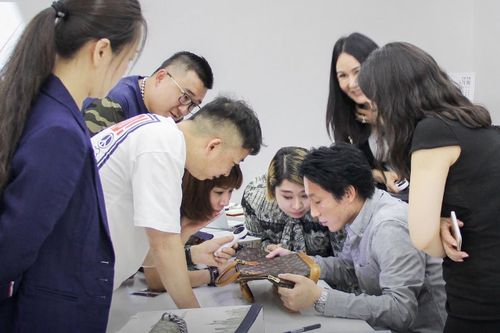 Giới nhà giàu Trung Quốc chi tiền học cách nhận biết hàng fake