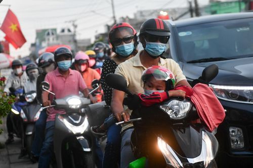 TP.HCM và Hà Nội đối mặt nguy cơ bùng dịch Covid-19 sau kỳ nghỉ lễ