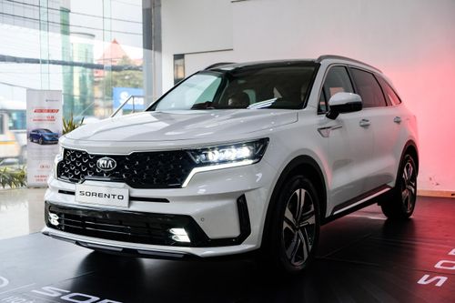 Tôi nên mua Sorento bản 1 cầu hay 2 cầu?