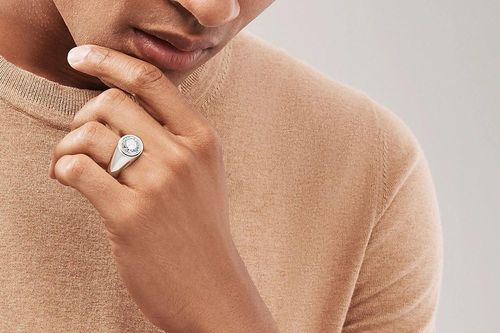 Tiffany lần đầu ra mắt nhẫn đính hôn cho nam giới