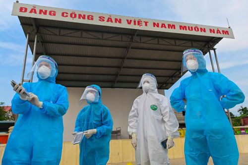 Xét nghiệm Covid-19 cho hơn 2.000 người ở huyện Đông Anh