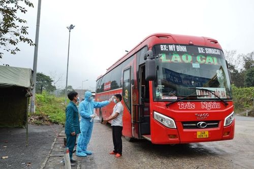 Lào Cai lập chốt, yêu cầu người đi nghỉ trở về khai báo y tế
