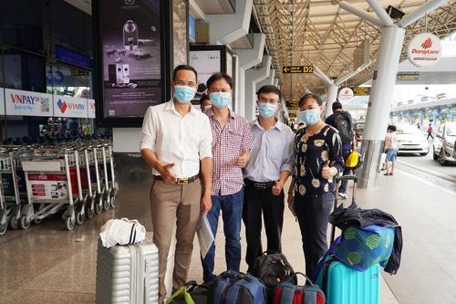 Đội phản ứng nhanh Bệnh viện Chợ Rẫy sang Lào hỗ trợ ứng phó dịch Covid-19