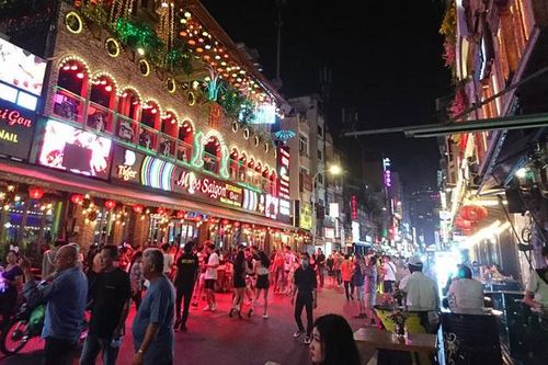 TPHCM tạm dừng hoạt động cơ sở mát xa, rạp chiếu phim, tiệm game từ 18h chiều nay