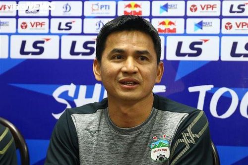 HLV Kiatisak: 'HAGL may mắn khi không thua Bình Dương'