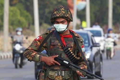 Nhóm vũ trang thiểu số Myanmar tuyên bố bắn rơi trực thăng quân đội