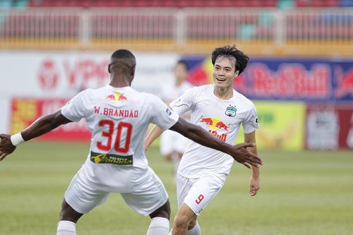Vòng 12 V-League: HAGL đứt mạch thắng, Lee Nguyễn tỏa sáng