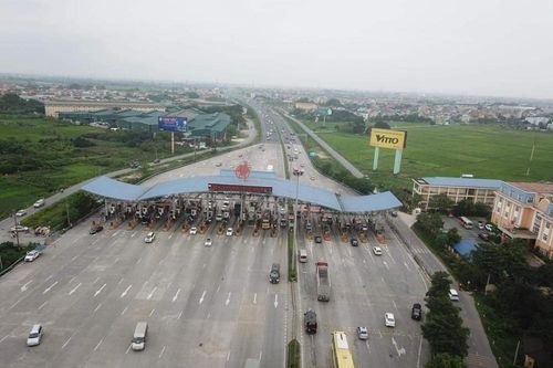 Đường phố Hà Nội thông thoáng trong ngày người dân trở lại sau nghỉ lễ