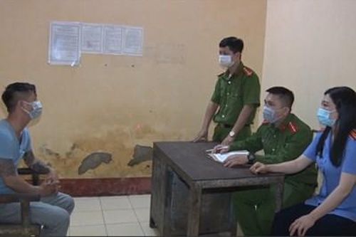 Thu giữ nhiều hung khí trong vụ Giám đốc kéo nhân viên đi đánh người